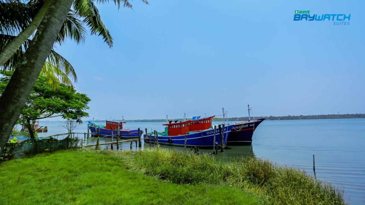 Kent Baywatch Suites Kochi Екстериор снимка