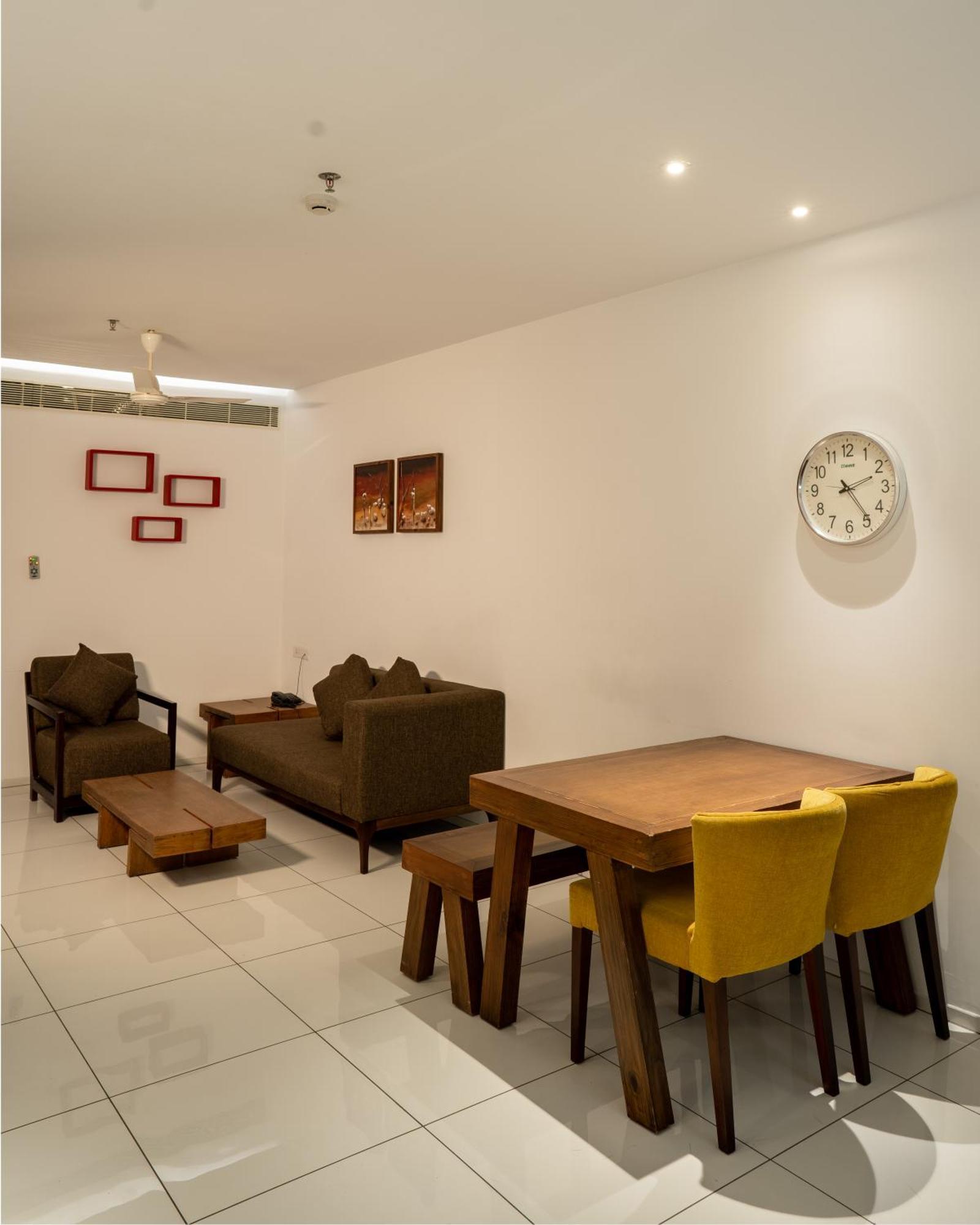 Kent Baywatch Suites Kochi Екстериор снимка