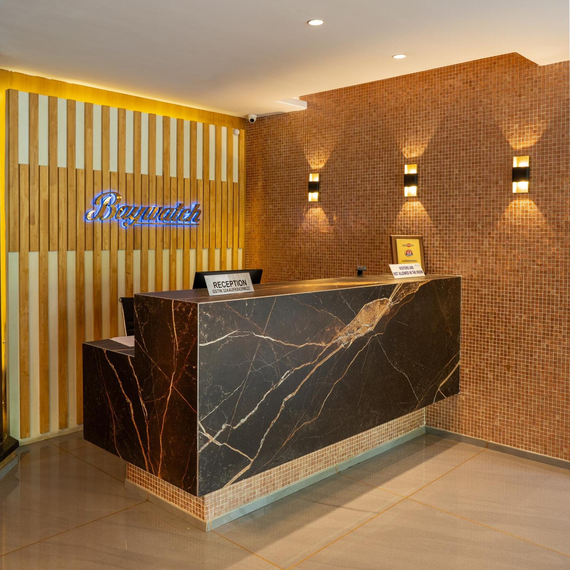 Kent Baywatch Suites Kochi Екстериор снимка
