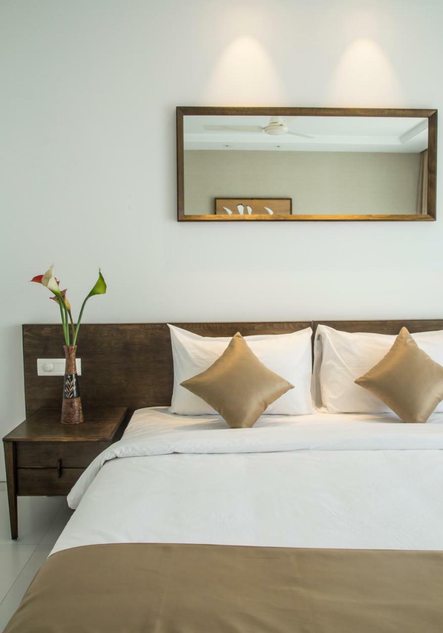 Kent Baywatch Suites Kochi Екстериор снимка