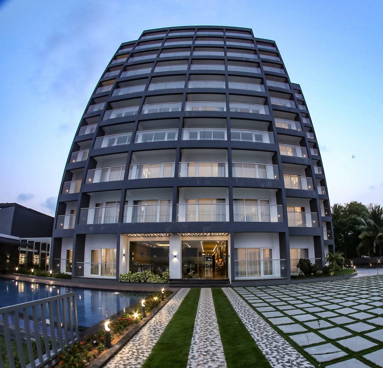 Kent Baywatch Suites Kochi Екстериор снимка