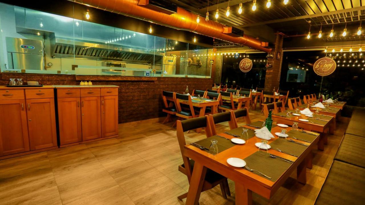 Kent Baywatch Suites Kochi Екстериор снимка